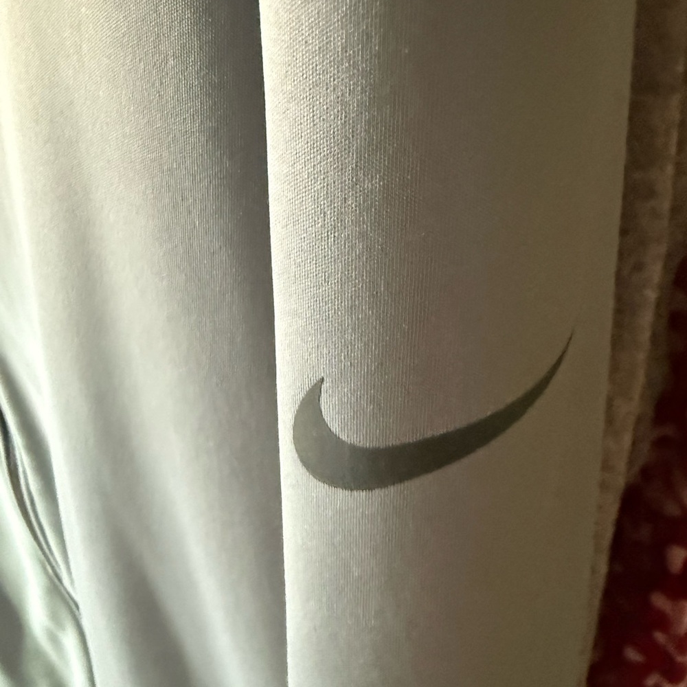EUC Nike Therma Fit Water/Windproof Full Zip Golf Jacket Wolf Grey/Black Size XL - Picture 3 of 5